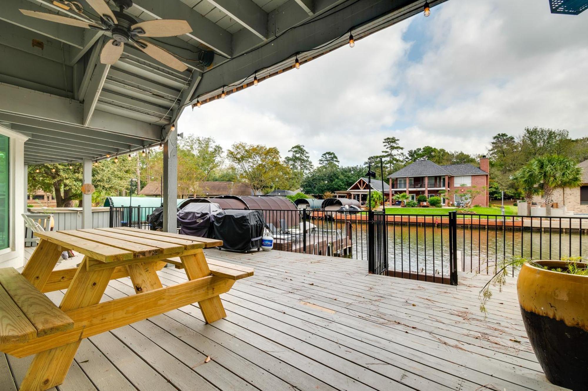 Dock And Outdoor Entertainment Home On Lake Conroe Montgomery Kültér fotó