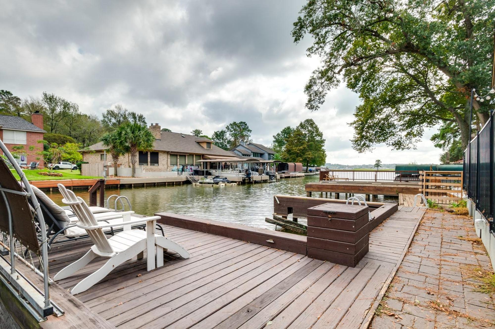 Dock And Outdoor Entertainment Home On Lake Conroe Montgomery Kültér fotó